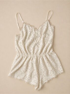 VICTORIA'S SECRET LACE TRIM ROMPER SLEEPWEAR CREAM SIZE SMALL